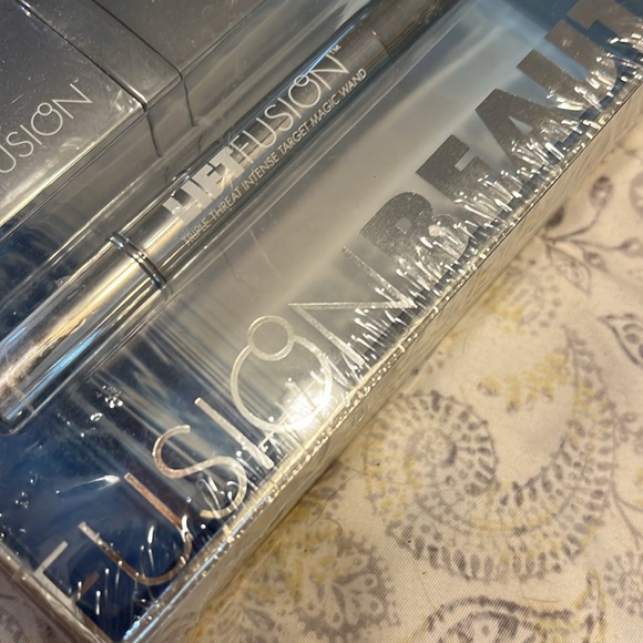 Unopened discontinued 2 pc. Boxed set sealed Fusion Beauty. - Picture 4 of 8